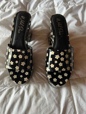 Wild Pair Black Daisy Slide Mules